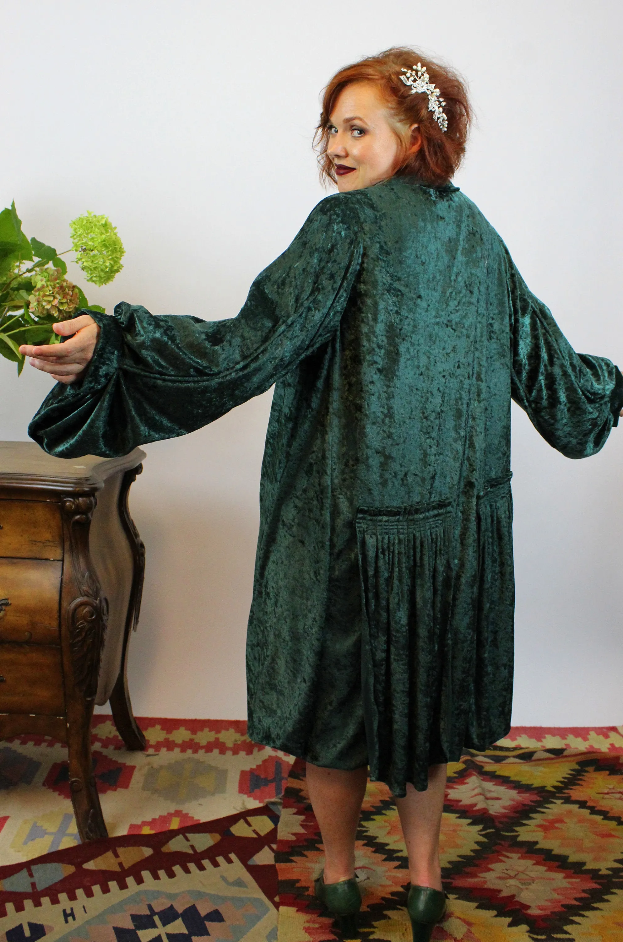 1970s does 1930s velvet HUGE SLEEVES coat small medium | new fall