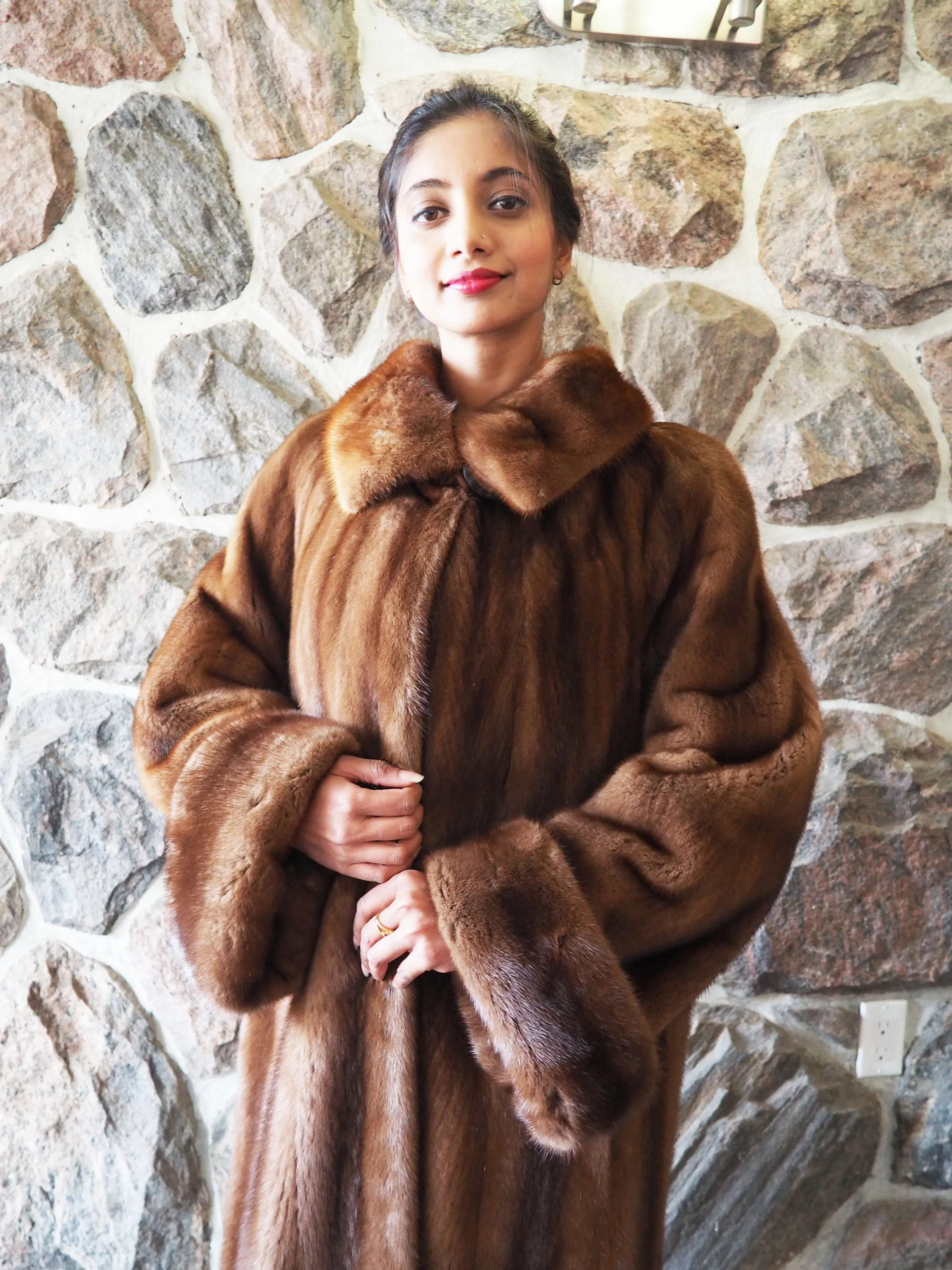 Brand New Luxurious Demi Buff Swing Canadian Mink Fur Coat Stroller L