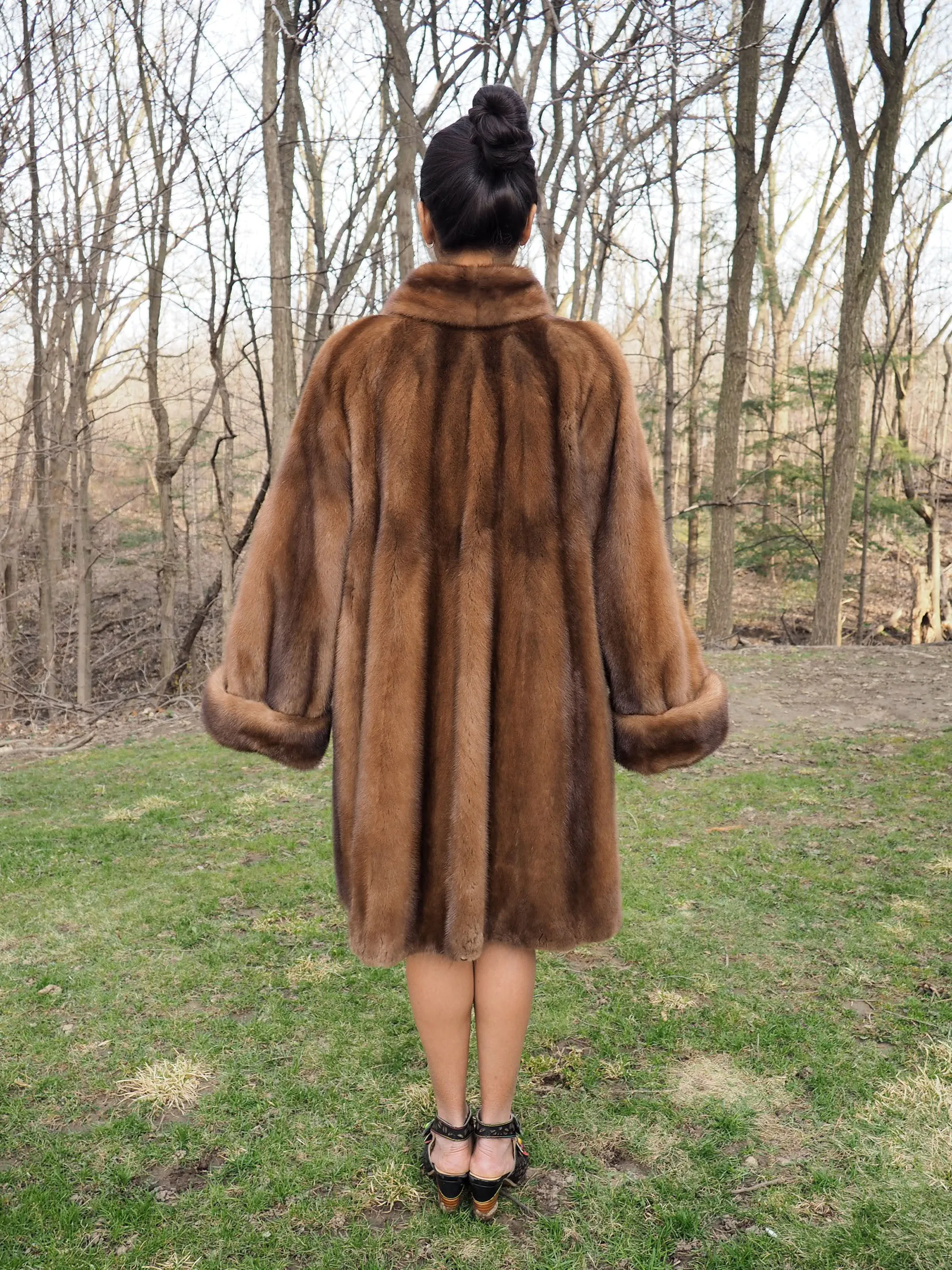 Brand New Luxurious Demi Buff Swing Canadian Mink Fur Coat Stroller L