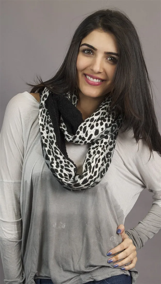 Kinkate Infinity Leopard Scarf in Black