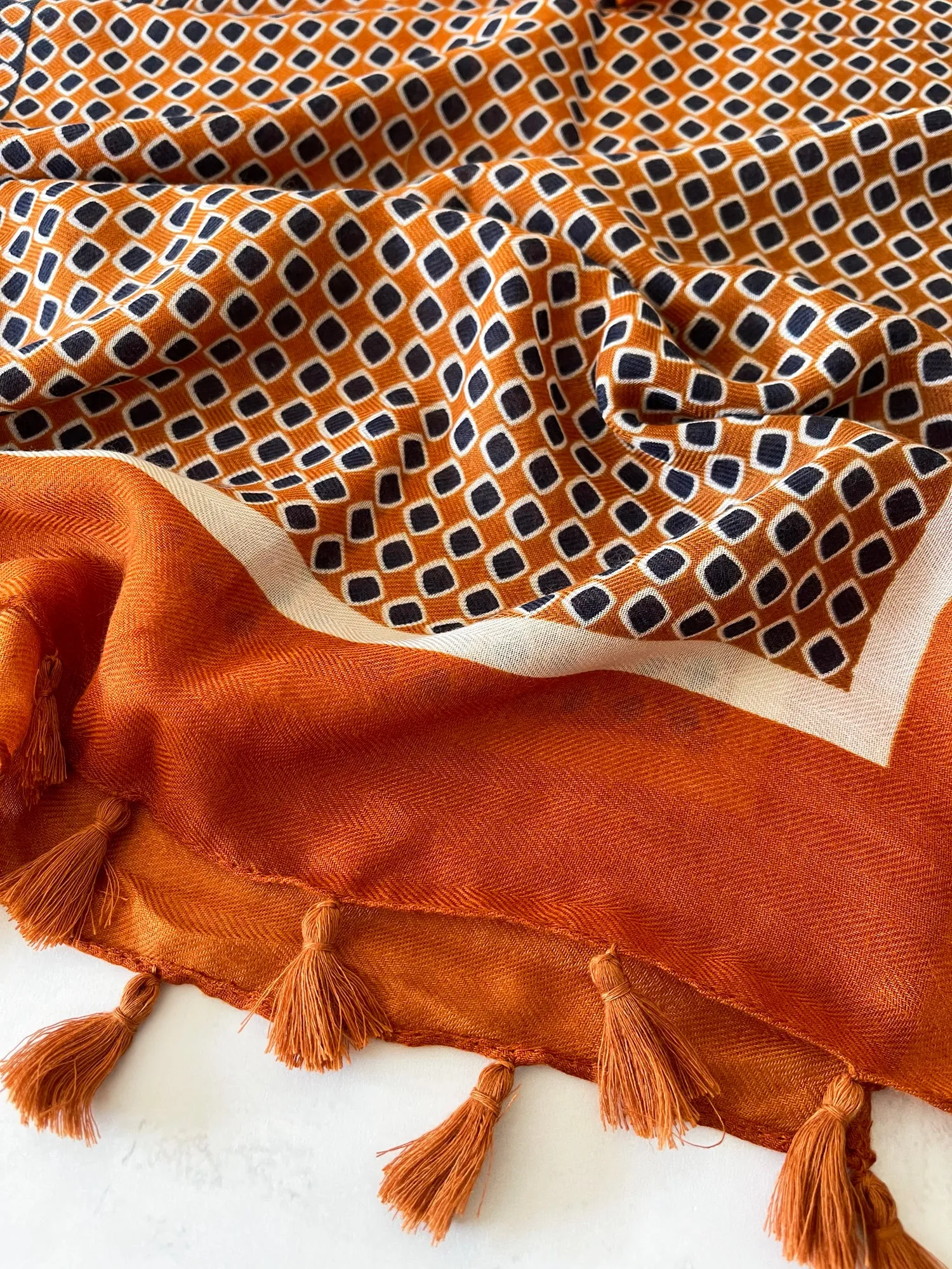 LARGE BURNT ORANGE DIAMOND PRINT SHAWL SCARF WITH TASSELS