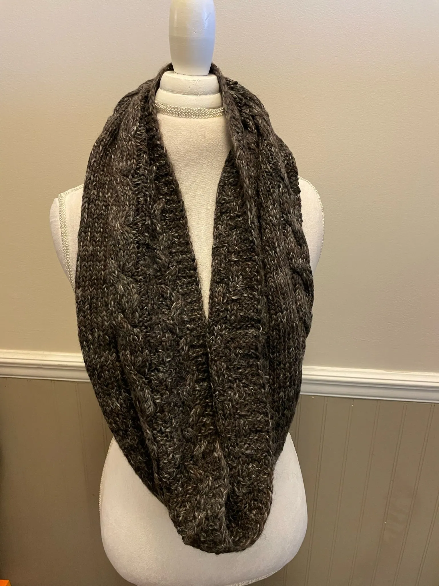 <€€ Womens Juniors H&M Dark Gray Knit Infinity Wrap Winter Scarf Neck Wrap Wool Blend