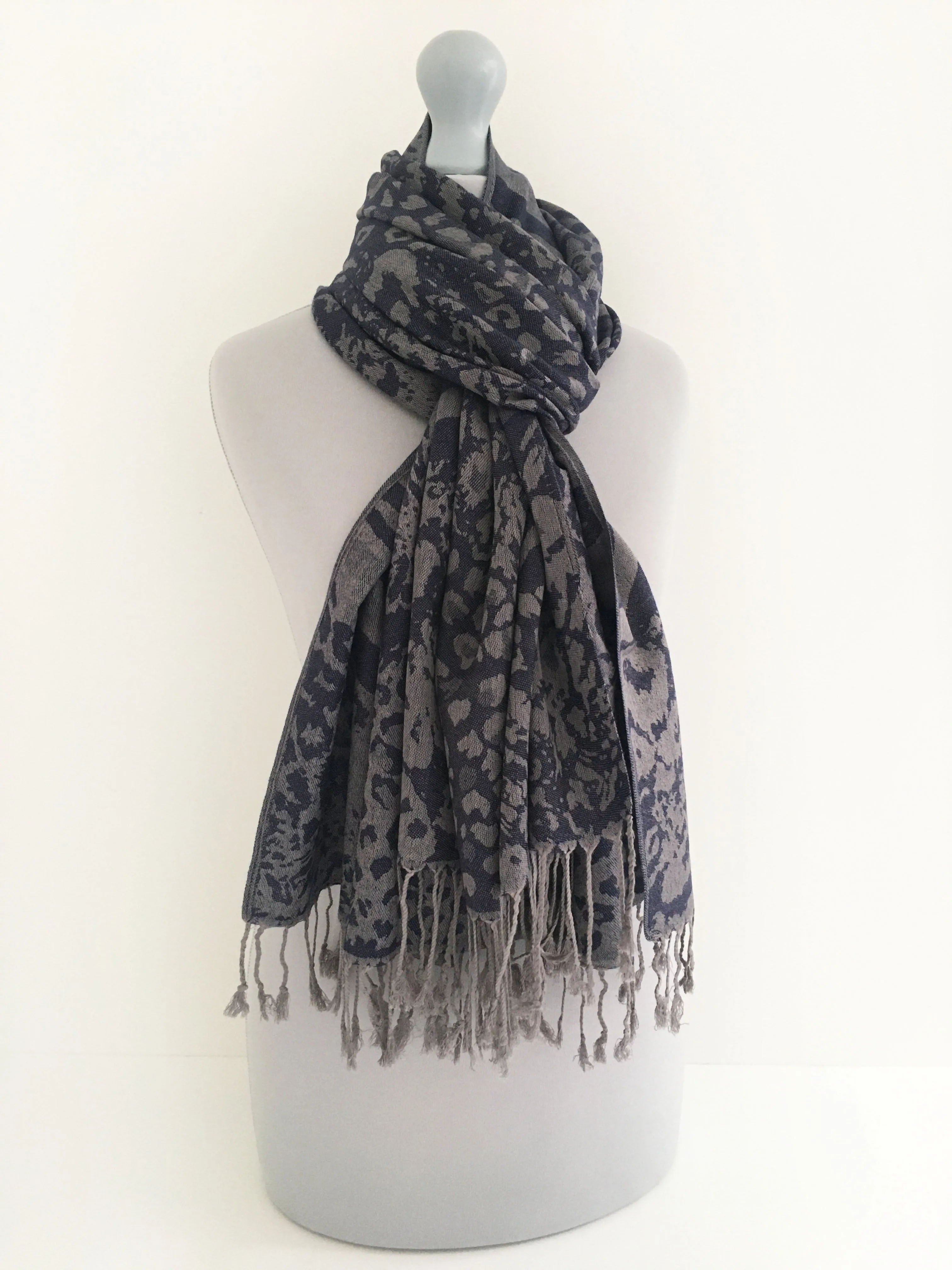 NAVY LARGE LEOPARD PRINT REVERSIBLE PASHMINA SHAWL SCARF