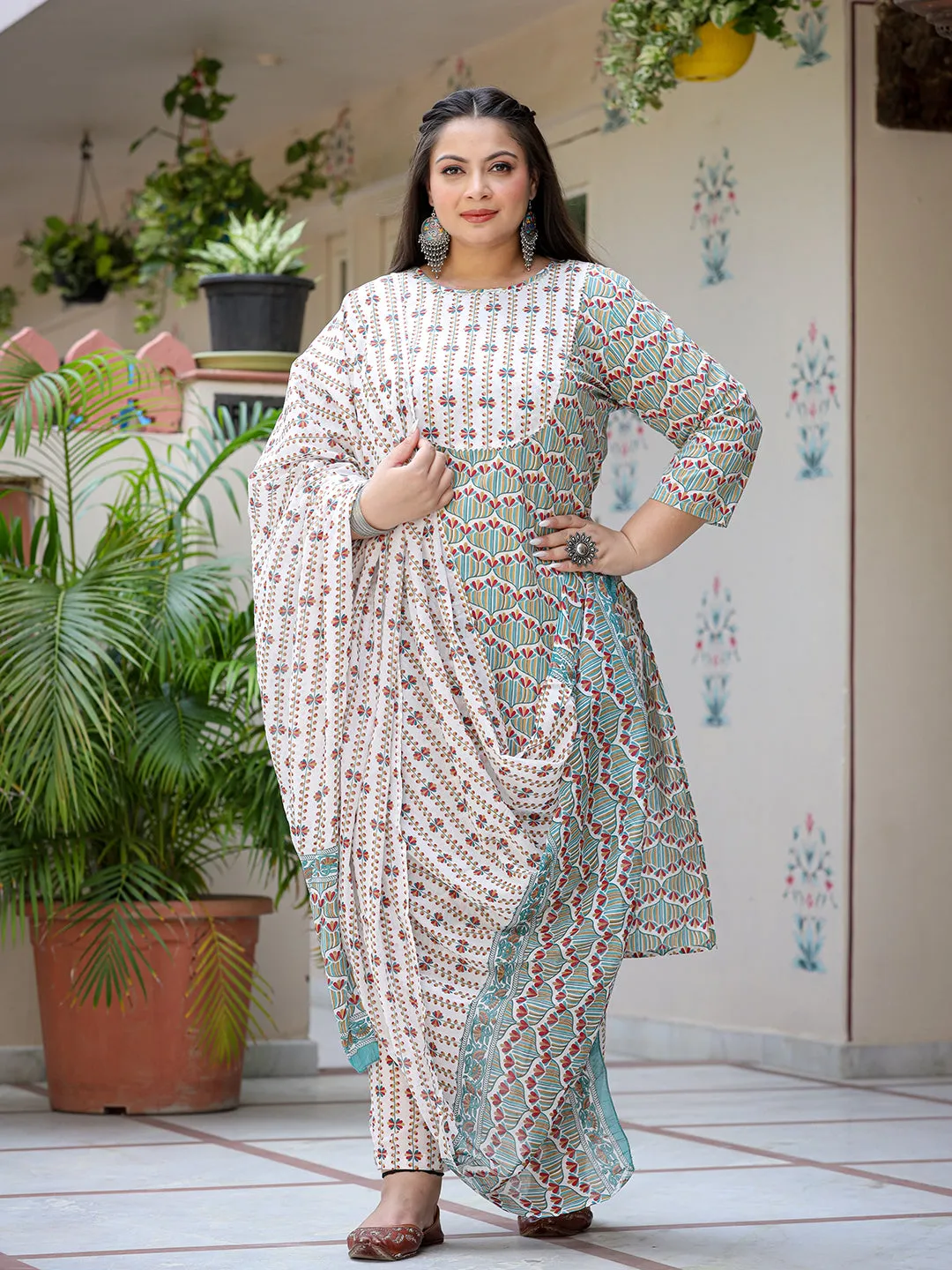 Women Plus Size White And Green Pure Cotton Kurta Set With Dupatta