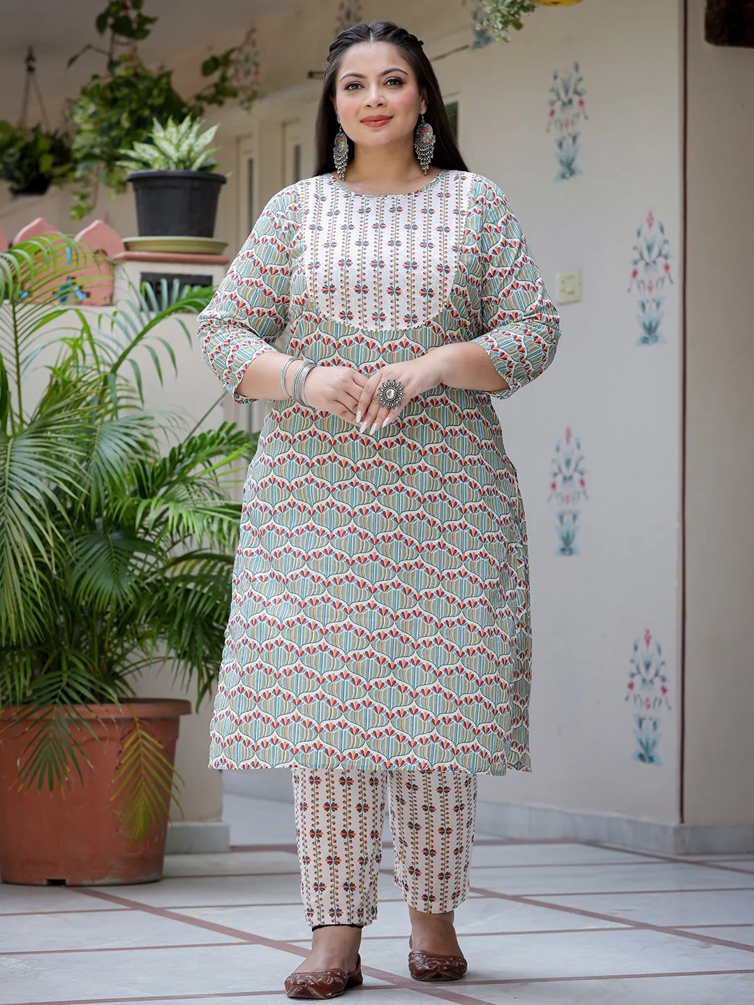 Women Plus Size White And Green Pure Cotton Kurta Set With Dupatta