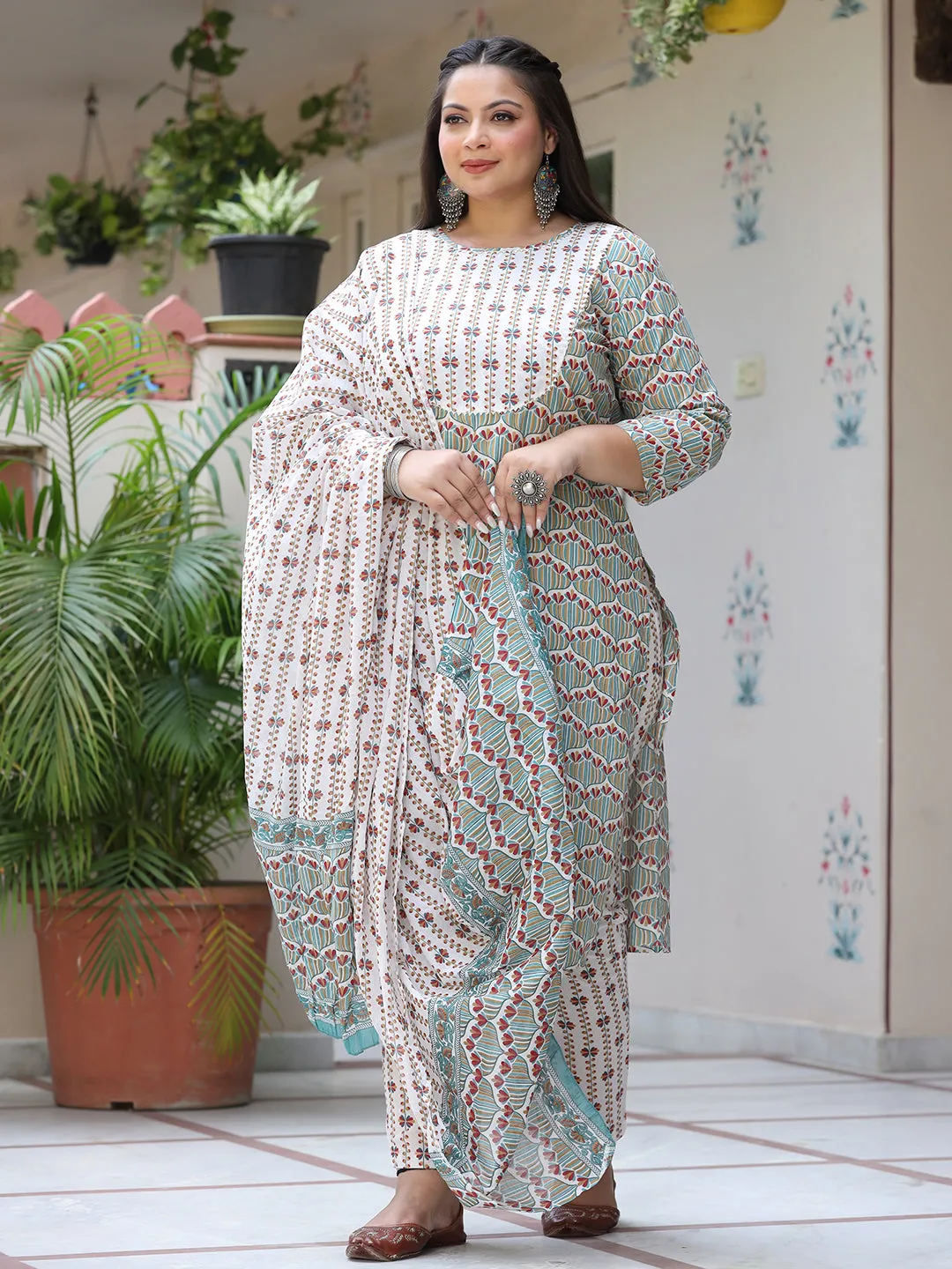 Women Plus Size White And Green Pure Cotton Kurta Set With Dupatta